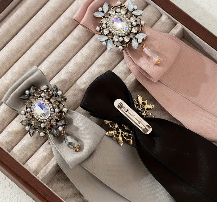 Vintage Style Bowknot Design  with Brooch