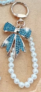 Enchanting faux pearl and rhinestone bow keychain.