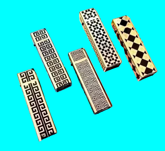 (No Butane) Windproof Lighter Creative Metal Disposable Lighter Retro Embossed Pattern